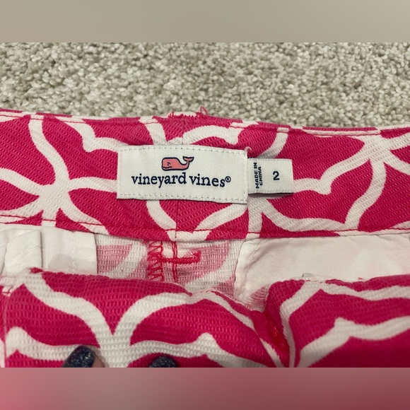 Vineyard Vines shorts size 2 - Picture 2 of 4